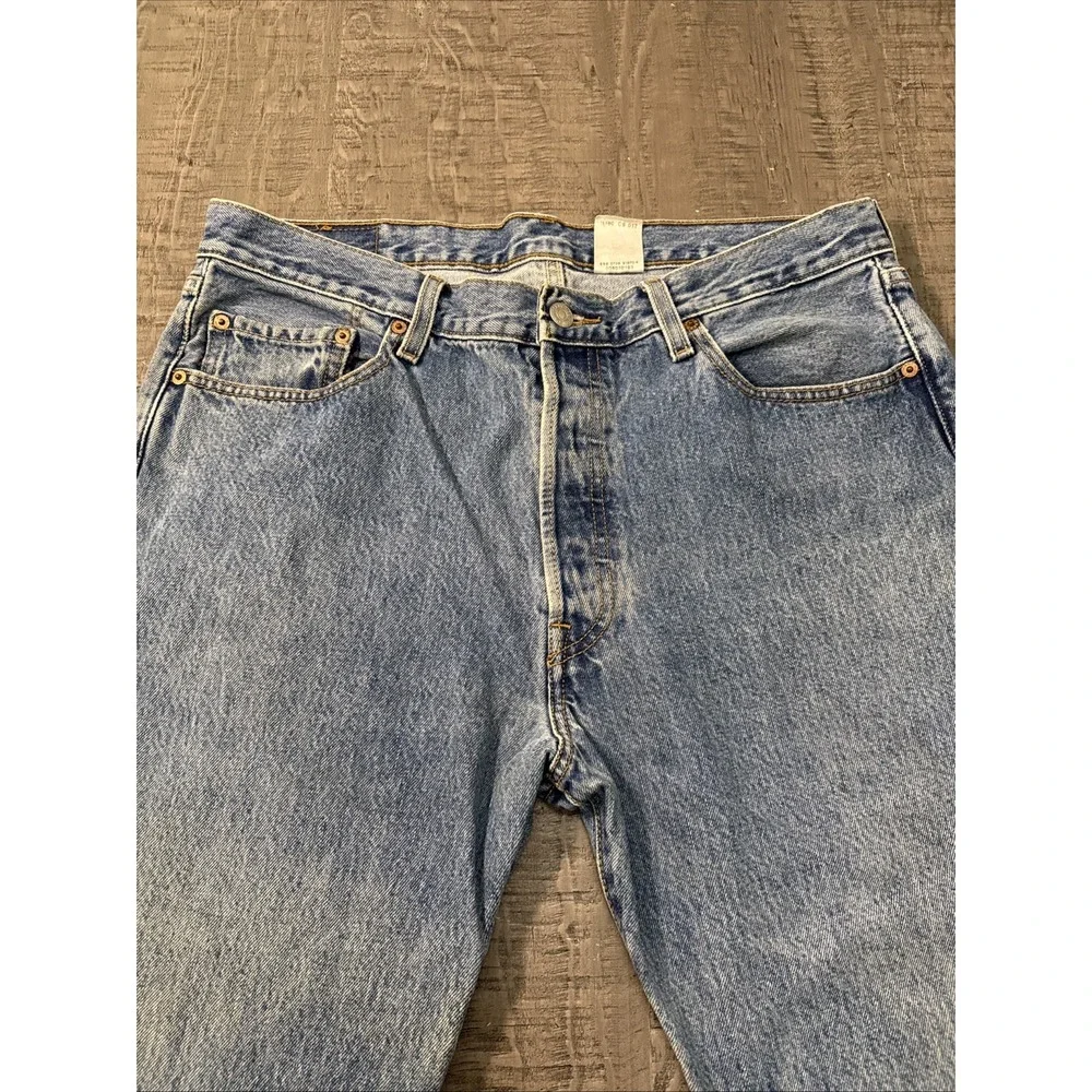 Vintage  Levi's 501 men's jeans 36/32 (31) Denim Button Fly 100% Cotton  5010193